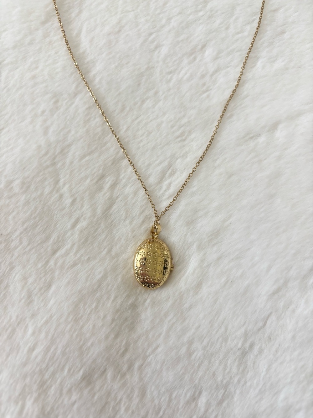 5/$15 🩷 MUST BUNDLE Gold Locket Necklace with Blue Starburst Pendant - Picture 6 of 6